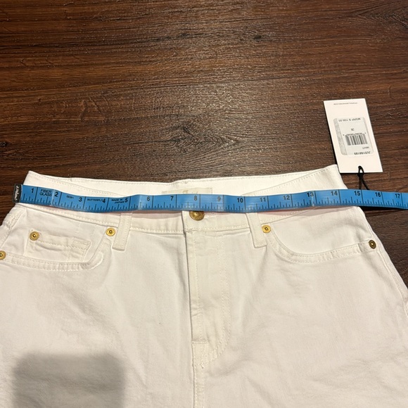 7 for All Mankind NWT White Denim Shorts with fringes Hem. - Picture 12 of 14